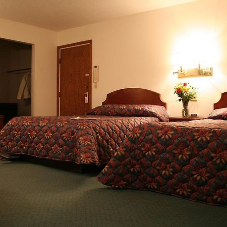 University Inn Сидар-Фолс Номер фото